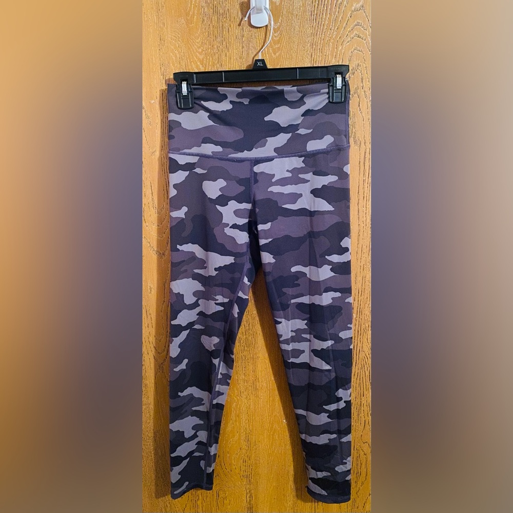 Aerie Black and Gray Camouflage Sport Leggings